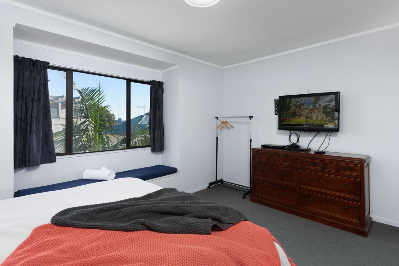 Convenient Family Bach With Easy Access To Blake Park The Beach And Downtown Mount Maunganui Esterno foto